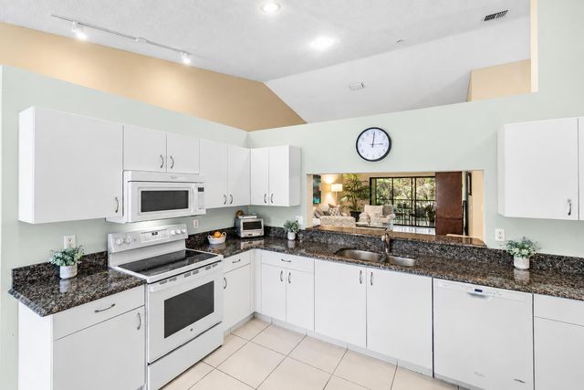 9711 PAVAROTTI Terrace 202, Boynton Beach, FL 33437