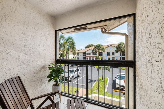 9711 PAVAROTTI Terrace 202, Boynton Beach, FL 33437