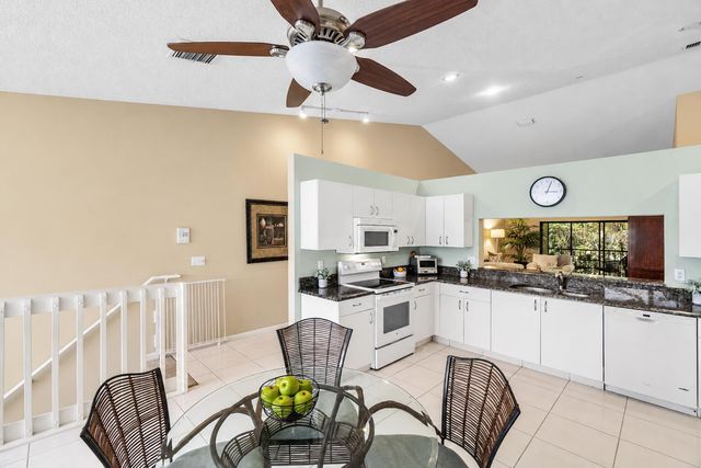 9711 PAVAROTTI Terrace 202, Boynton Beach, FL 33437