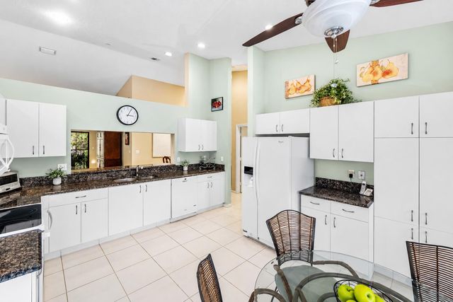 9711 PAVAROTTI Terrace 202, Boynton Beach, FL 33437
