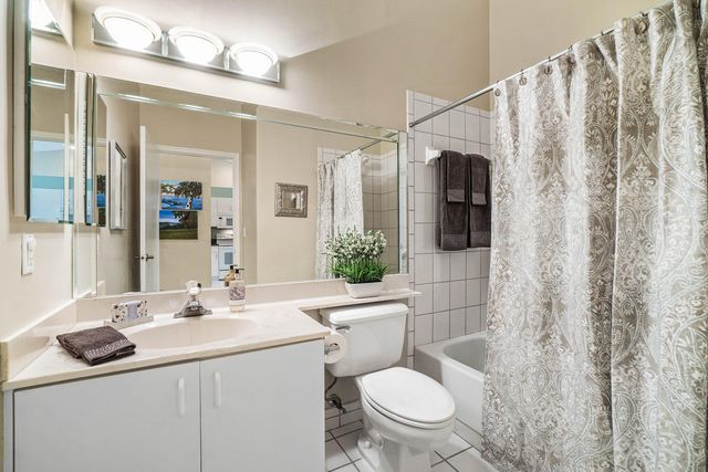 9711 PAVAROTTI Terrace 202, Boynton Beach, FL 33437
