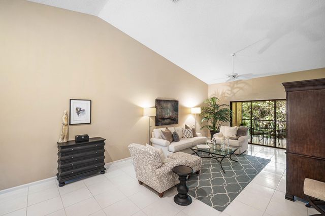 9711 PAVAROTTI Terrace 202, Boynton Beach, FL 33437