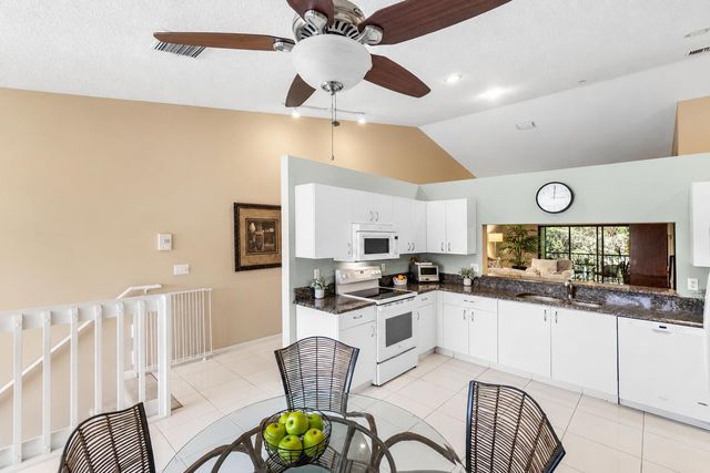 9711 PAVAROTTI Terrace 202, Boynton Beach, FL 33437