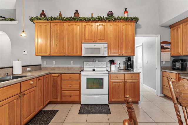 93 FAIRWAY CIRCLE, Umatilla, FL 32784