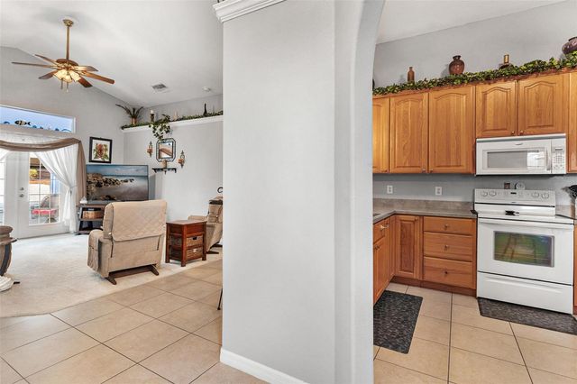 93 FAIRWAY CIRCLE, Umatilla, FL 32784