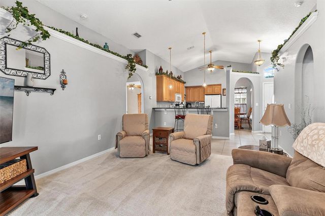 93 FAIRWAY CIRCLE, Umatilla, FL 32784