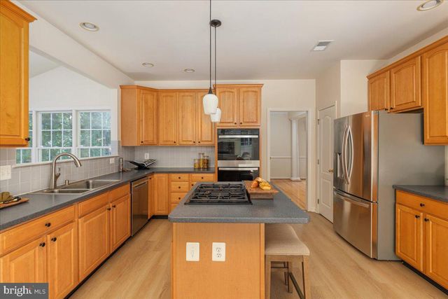 12221 HARBOR TOWN CIR, Fairfax, VA 22033