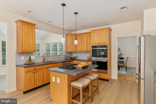 12221 HARBOR TOWN CIR, Fairfax, VA 22033