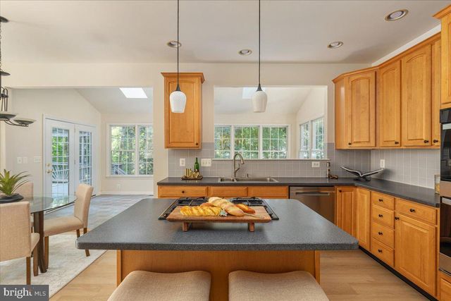 12221 HARBOR TOWN CIR, Fairfax, VA 22033