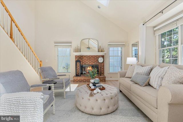 12221 HARBOR TOWN CIR, Fairfax, VA 22033