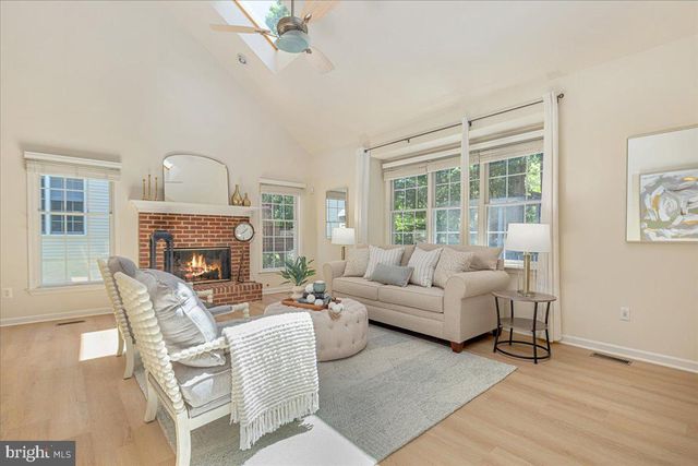 12221 HARBOR TOWN CIR, Fairfax, VA 22033
