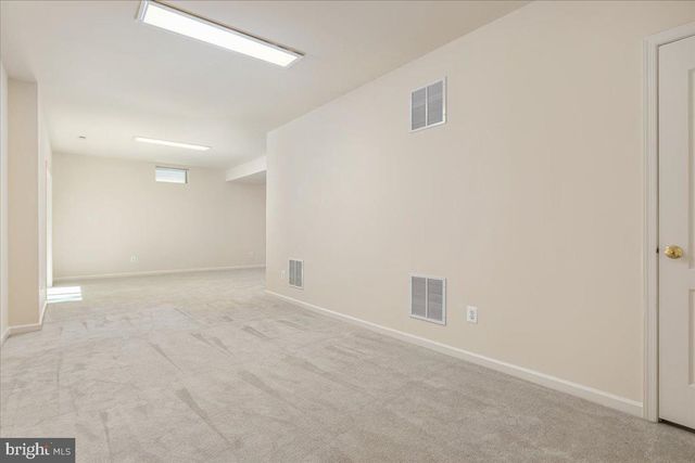 12221 HARBOR TOWN CIR, Fairfax, VA 22033