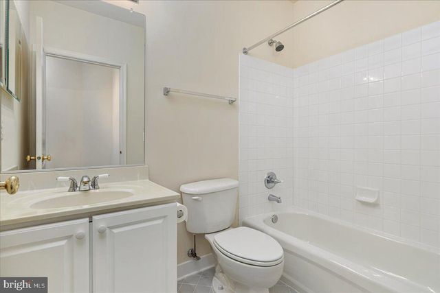 12221 HARBOR TOWN CIR, Fairfax, VA 22033