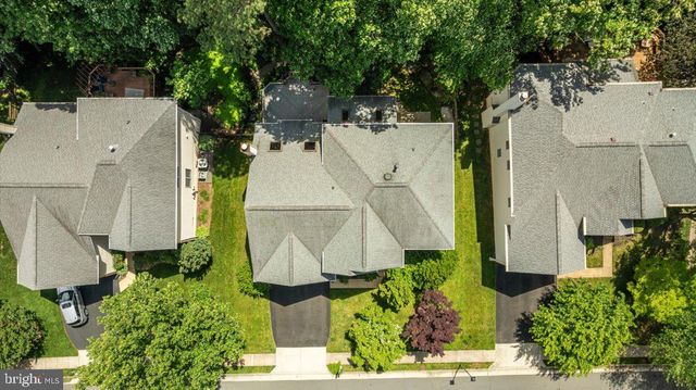 12221 HARBOR TOWN CIR, Fairfax, VA 22033
