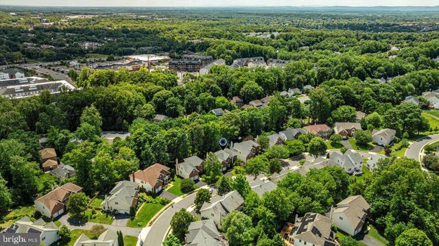 12221 HARBOR TOWN CIR, Fairfax, VA 22033