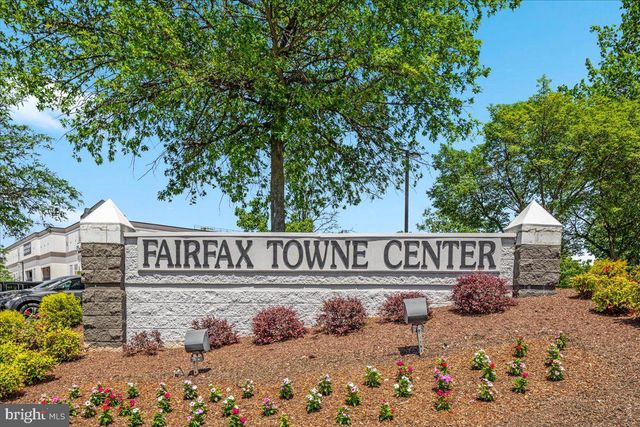 12221 HARBOR TOWN CIR, Fairfax, VA 22033