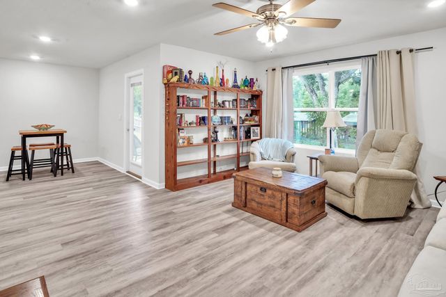 1760 Paisleigh Dr, Pensacola, FL 32534