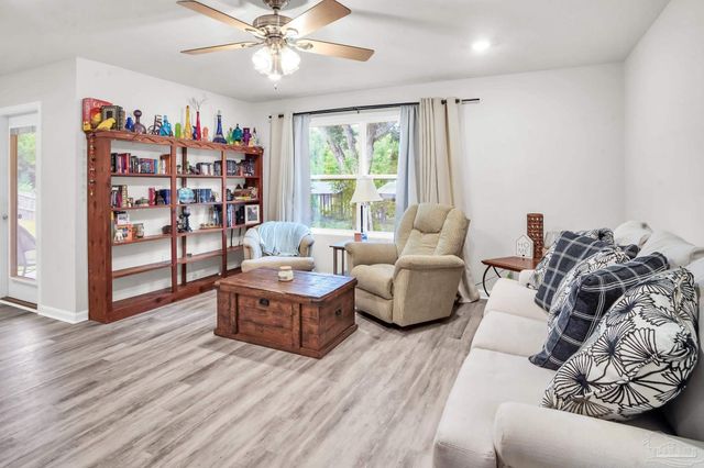 1760 Paisleigh Dr, Pensacola, FL 32534