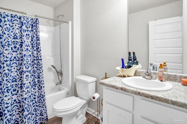 1760 Paisleigh Dr, Pensacola, FL 32534