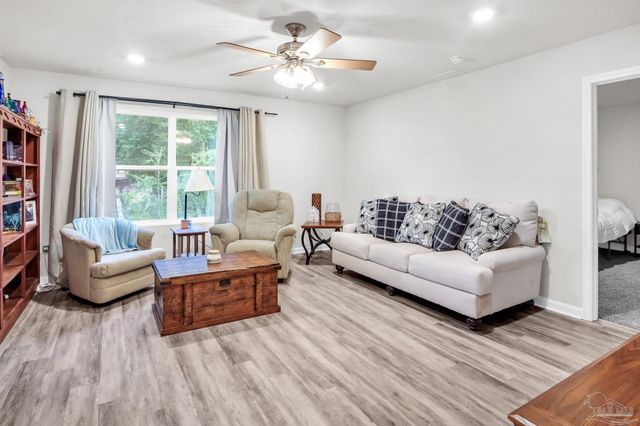 1760 Paisleigh Dr, Pensacola, FL 32534