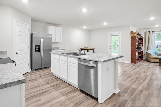 1760 Paisleigh Dr, Pensacola, FL 32534