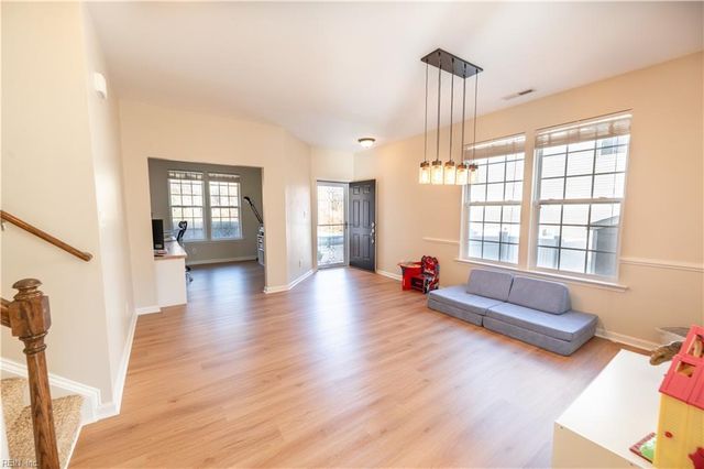 221 Dogwood RD, Yorktown, VA 23690