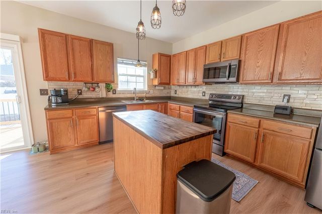 221 Dogwood RD, Yorktown, VA 23690