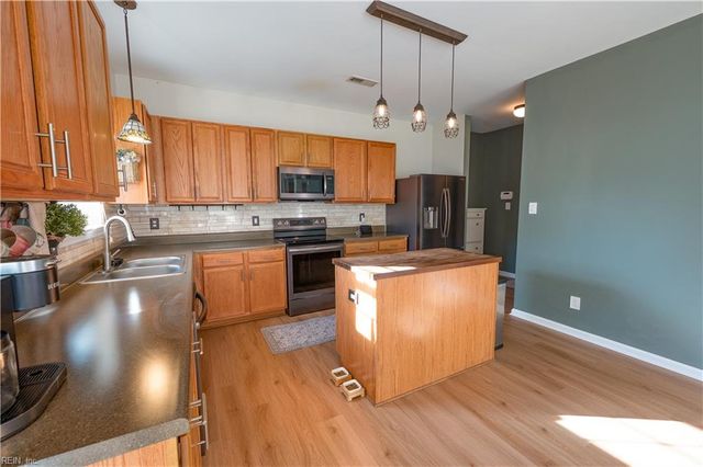 221 Dogwood RD, Yorktown, VA 23690