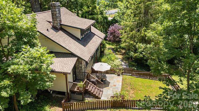 25 Saint Dunstans Circle, Asheville, NC 28803