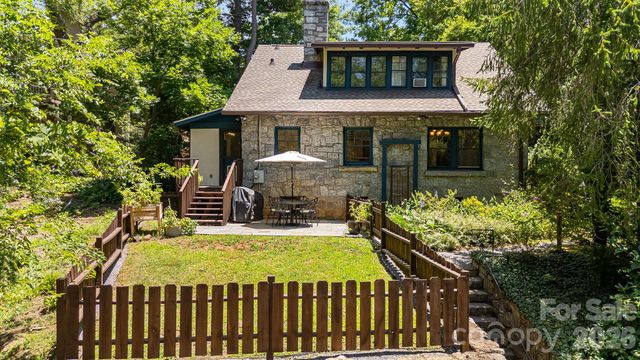 25 Saint Dunstans Circle, Asheville, NC 28803