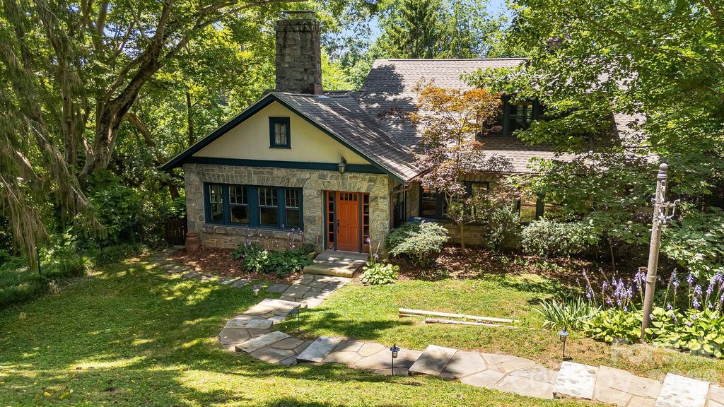 25 Saint Dunstans Circle, Asheville, NC 28803