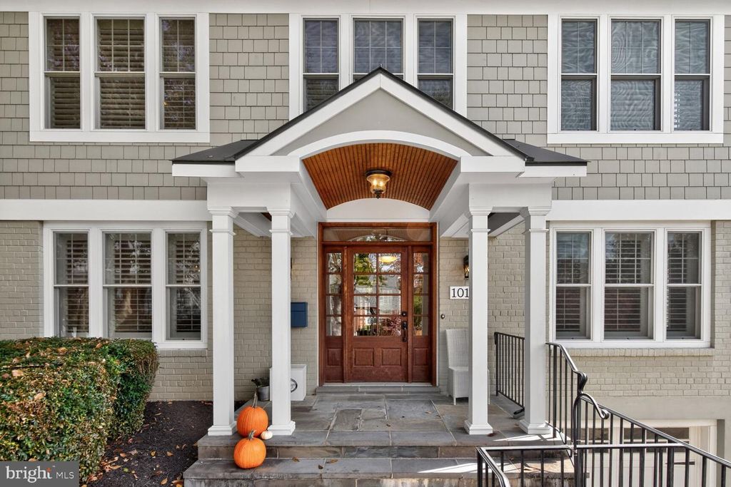 10105 CRESTWOOD RD, Kensington, MD 20895