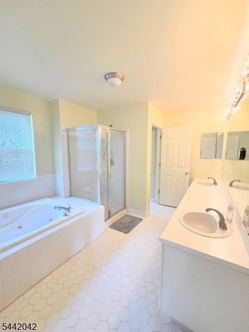 51 Bouwrey Pl, Readington Twp., NJ 08889