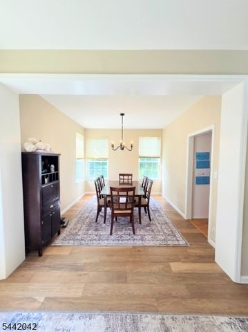 51 Bouwrey Pl, Readington Twp., NJ 08889