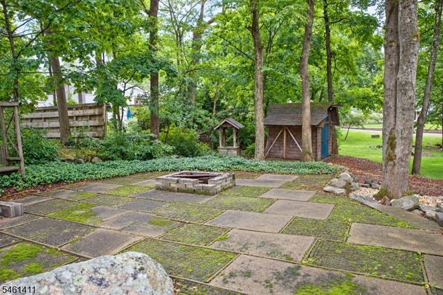 5 Rockwood Trl, Kinnelon Boro, NJ 07405