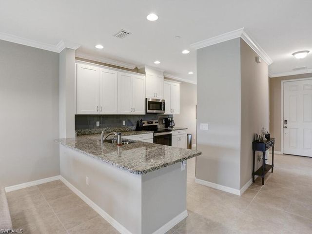 9378 Pocida CT 101, Naples, FL 34119