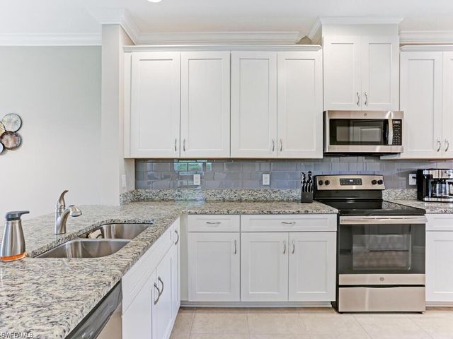 9378 Pocida CT 101, Naples, FL 34119