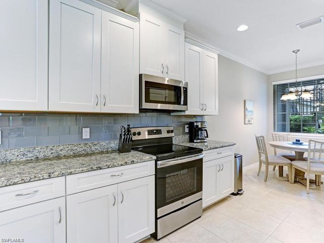 9378 Pocida CT 101, Naples, FL 34119