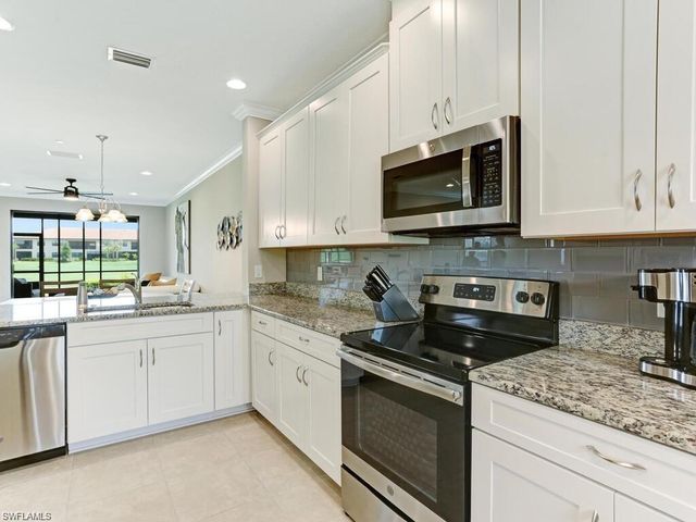 9378 Pocida CT 101, Naples, FL 34119