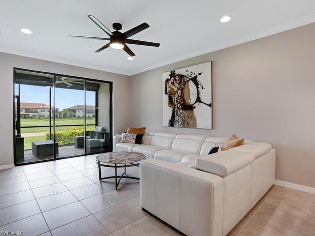 9378 Pocida CT 101, Naples, FL 34119