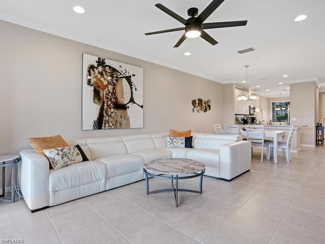 9378 Pocida CT 101, Naples, FL 34119