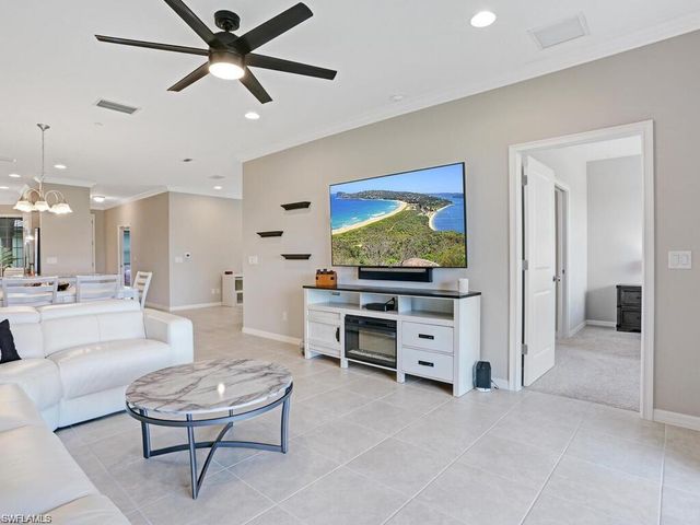 9378 Pocida CT 101, Naples, FL 34119