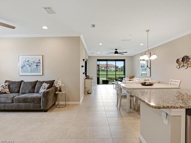 9378 Pocida CT 101, Naples, FL 34119