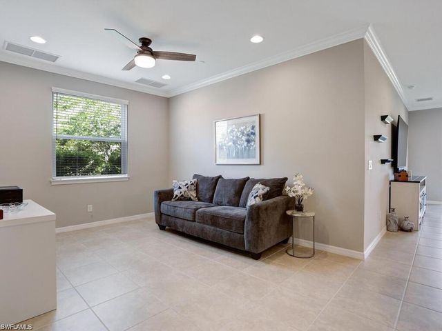 9378 Pocida CT 101, Naples, FL 34119