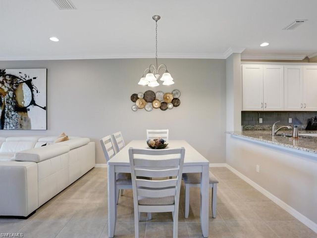 9378 Pocida CT 101, Naples, FL 34119