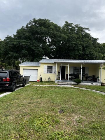 1054 Trinidad Avenue, Fort Pierce, FL 34982