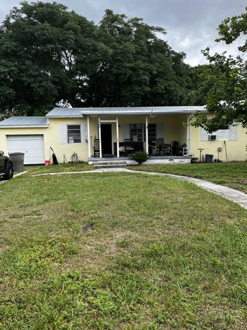 1054 Trinidad Avenue, Fort Pierce, FL 34982