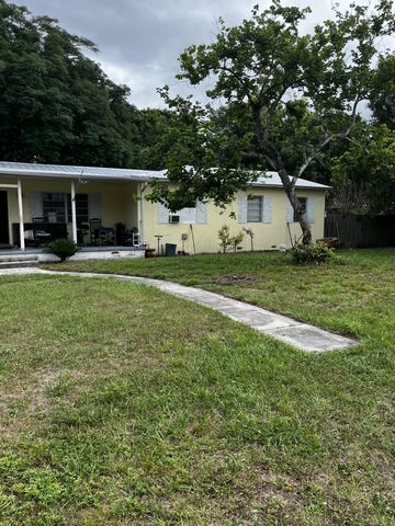1054 Trinidad Avenue, Fort Pierce, FL 34982