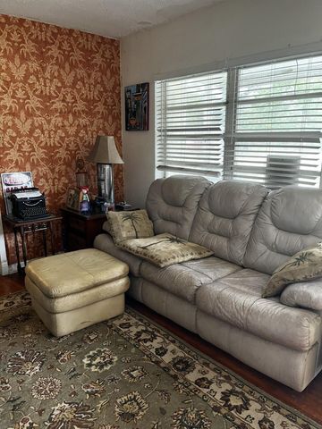 1054 Trinidad Avenue, Fort Pierce, FL 34982
