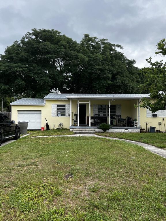 1054 Trinidad Avenue, Fort Pierce, FL 34982
